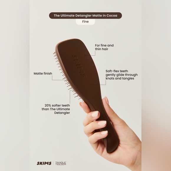 SKIMS Tangle Teaser The Ultimate Detangler Hair Brush - Picture 4 of 10